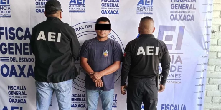 Agentes de la AEI trasladaron a “El Tehuano”, quien permanecía oculto para evitar su captura.