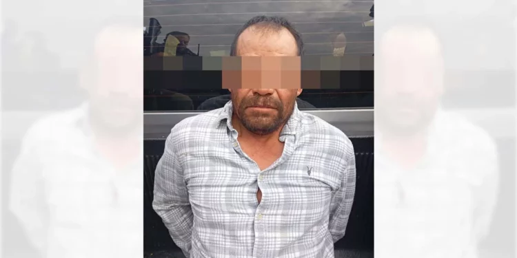 Agentes ministeriales de la Fiscalía de Oaxaca notificaron a Cayetano Hernández Bautista sobre el mandato judicial en su contra por hechos violentos del fuero común.