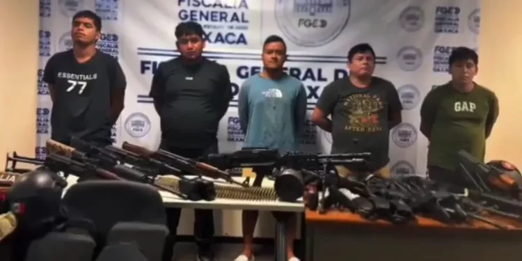 Aseguran arsenal de alto poder y capturan a cinco presuntos integrantes de célula delictiva en la Costa