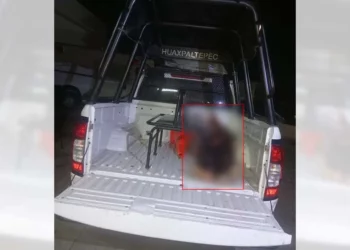 Agentes Estatales de Investigación y peritos de la Fiscalía de Oaxaca abrieron una indagatoria tras el deceso del campesino en el Hospital del IMSS de Santiago Pinotepa Nacional.