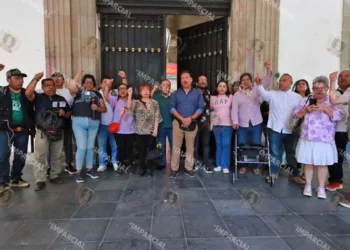 Foto: Adrián Gaytán // Al pie de Palacio de Gobierno periodistas exigieron esclarecimiento del homicidio contra Alejandro Leyva.¬