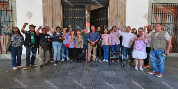 Foto: Adrián Gaytán // Al pie de Palacio de Gobierno periodistas exigieron esclarecimiento del homicidio contra Alejandro Leyva.¬