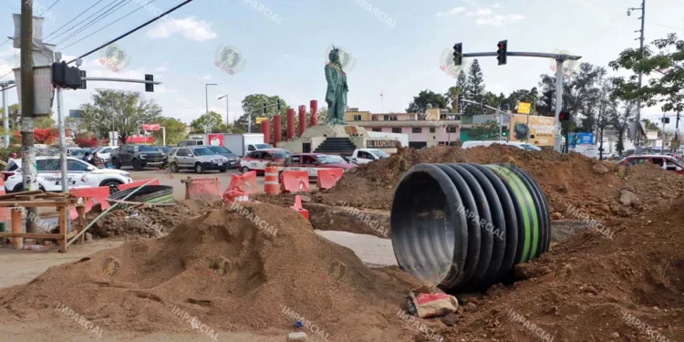 Foto: Adrián Gaytán // Alistan la obra para el paso a desnivel del crucero de Viguera.