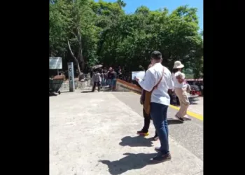 VIDEO | Ni con la Guelaguetza iniciada cesa la reventa de boletos en el Auditorio del Cerro