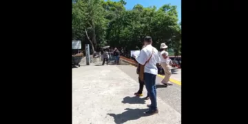 VIDEO | Ni con la Guelaguetza iniciada cesa la reventa de boletos en el Auditorio del Cerro