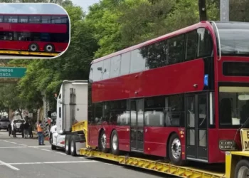 Oaxaca estrenará su primer BinniBus de dos pisos; la nueva unidad sorprende a usuarios en las calles de la capital