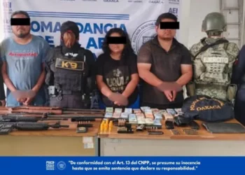 ¡Cateo y balacera en Ejutla! Tres detenidos, aseguran armas y más de 1.4 millones de pesos
