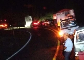 Cuerpos de emergencia laboraron durante horas a la altura del kilómetro 148 de la vía federal 190.