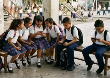 La SEP limitará el uso de celulares durante el recreo en escuelas del país