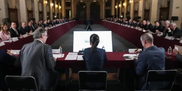 Claudia Sheinbaum recibió a representantes empresariales en Palacio Nacional.