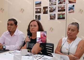 Foto: Lisbeth Mejía // Conferencia con la presencia virtual Cecilia Audiffred quien acusa despojo de propiedad en Huatulco.