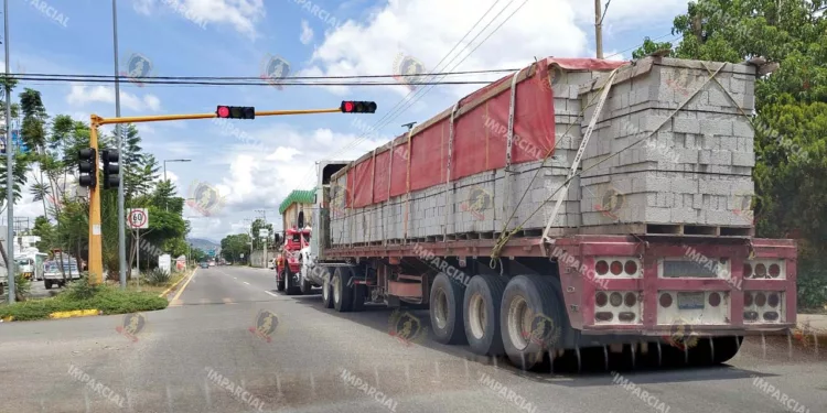 Foto: Archivo El Imparcial // Constituidos en una amenaza vehículos de transporte de carga y el tránsito con materiales peligrosos.