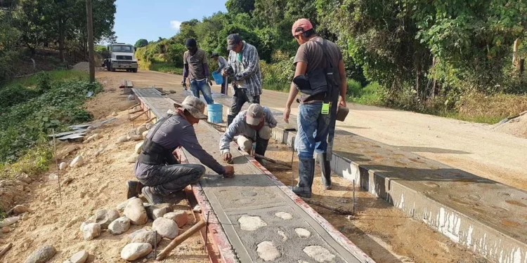 La dependencia federal explicó que, de 2027 a 2030 se invertirán anualmente 5 mil 999 millones de pesos en el rubro de caminos artesanales.
