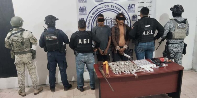 Elementos de la AEI resguardaron el perímetro durante la incursión táctica.