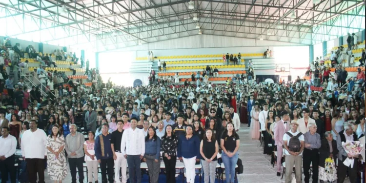 Se gradúan 380 estudiantes de la Preparatoria número 3; cifra histórica