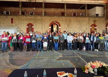 Durante la ceremonia también compartieron reflexiones sobre la labor educativa y sus desafíos actuales.