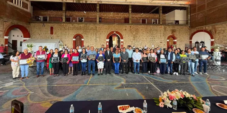 Durante la ceremonia también compartieron reflexiones sobre la labor educativa y sus desafíos actuales.