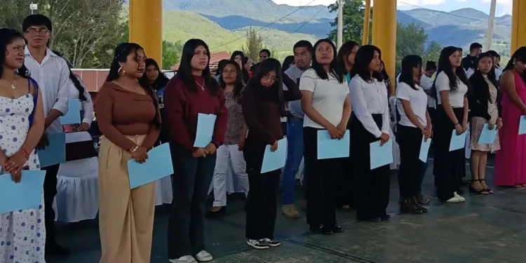 Durante la ceremonia se destacó la importancia de la capacitación técnica como una alternativa para el empleo y el emprendimiento.