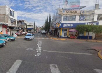 El accidente dejó cuantiosos daños materiales y un chofer detenido.