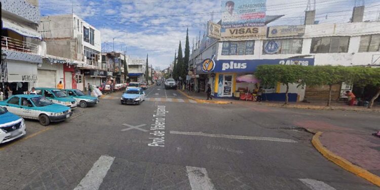 El accidente dejó cuantiosos daños materiales y un chofer detenido.