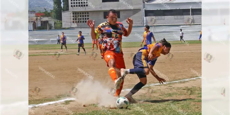 Foto: Leobardo García Reyes // El partido fue intenso.