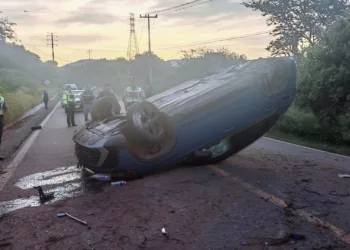 El vehículo Volkswagen Taos quedó con severos daños materiales.