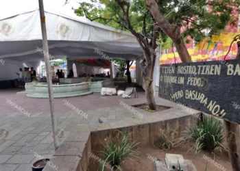 Foto: Adrián Gaytán // El Jardín Labastida con estructuras metálicas para una de las expo ferias.