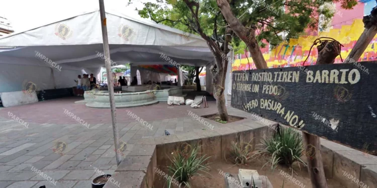Foto: Adrián Gaytán // El Jardín Labastida con estructuras metálicas para una de las expo ferias.