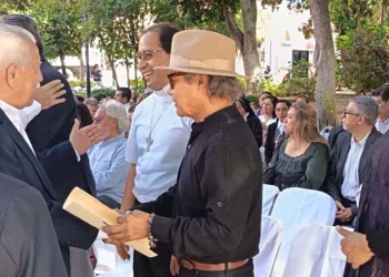 El artista plástico José Luis García se convirtió en el primer galardonado con esta presea.