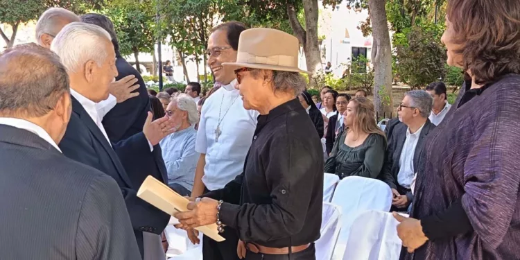 El artista plástico José Luis García se convirtió en el primer galardonado con esta presea.