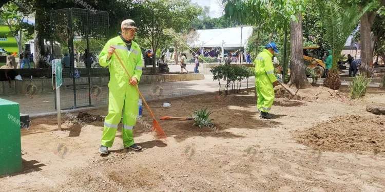 Foto: Adrián Gaytán // El caucho para calistenia está cancelado, pero prosiguen las obras en el Paseo Juárez, El Llano.