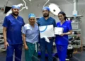 Fotos: Rubén Morales // El equipo que llevó a cabo la cirugía encabezado por Juan Carlos Pérez Barrón, otorrinolaringólogo, cirujano en cabeza y cuello.