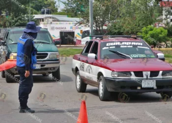 Foto: Adrián Gaytán // El operativo para evitar el acceso de taxis foráneos al Centro Histórico.