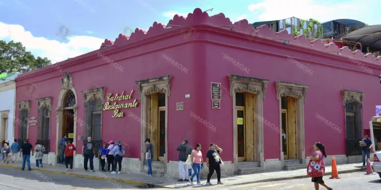 Fotos: Rubén Morales // El restaurante Catedral, en el Centro Histórico, uno de los más emblemáticos y modelo de la cocina oaxaqueña.