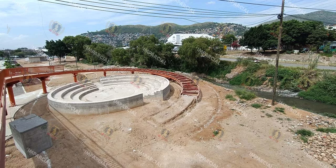 Foto: Lisbeth Mejía // El teatro al aire libre demolido la semana pasada sin ser “estrenado” y sin explicación alguna.
