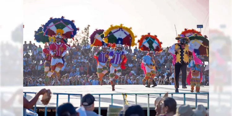 En San Antonino Castillo Velasco se realizó la Guelaguetza "Danny Xtë Suzén".