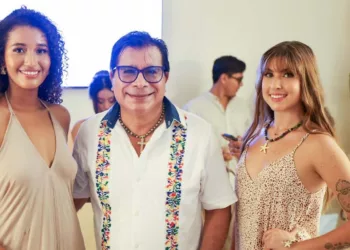 En un cóctel en Puerto Escondido Itatí, Vívian y Lucio Gopar,