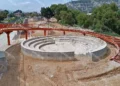Foto: Lisbeth Mejía // Estructura efímera, sin inaugurar el teatro al aire libre comenzó a ser demolido. El gobernador calificó de “politiquería” las irritación de los ciudadanos.