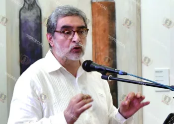Fotos: Rubén Morales // Fernando Coca Meneses presentó en el MUPO su libro Balas con remitente, donde reflexiona sobre el tráfico de armas y la violencia que enfrenta México.