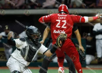 Foto: Jorge Luis Plata // Los Guerreros vencen 6-4 a los Diablos en el segundo juego de la serie.