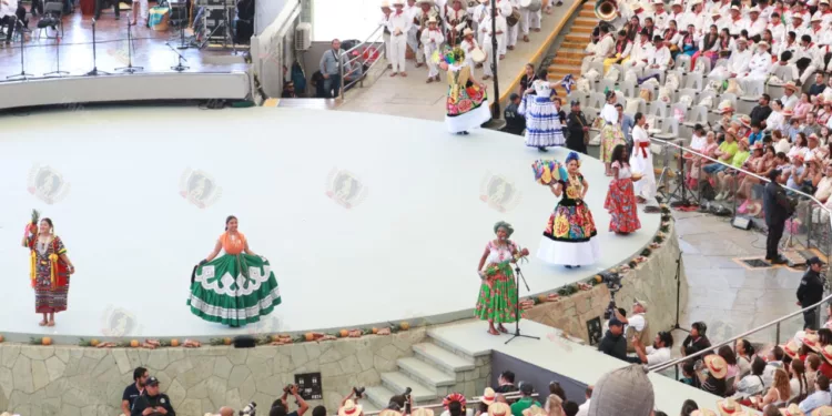 ¡Oaxaca hace vibrar al mundo! Así arranca la Guelaguetza 2026 en el Cerro del Fortín