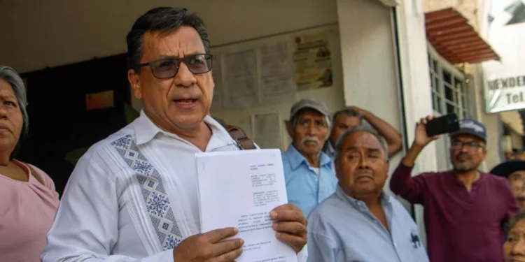 Integrantes de la Sociedad Agrícola de Santiago Chazumba acudieron al Tribunal Unitario Agrario número 46.
