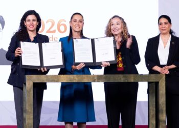 La presidenta firmó la iniciativa de Ley General que busca homologar el delito de feminicidio en las 32 entidades del país