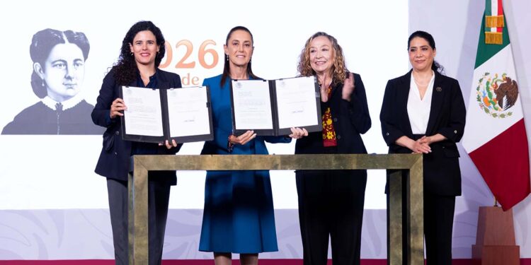 La presidenta firmó la iniciativa de Ley General que busca homologar el delito de feminicidio en las 32 entidades del país
