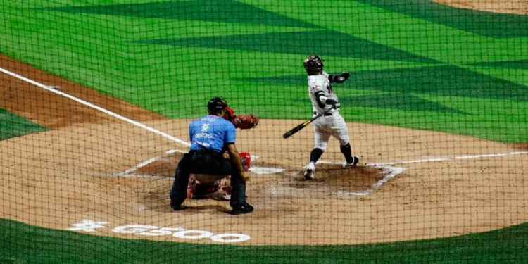 Foto: Damiana Plata // Los Diablos Rojos del México se quedaron con el tercer juego de la serie al derrotar a Guerreros 9 carreras por 4.
