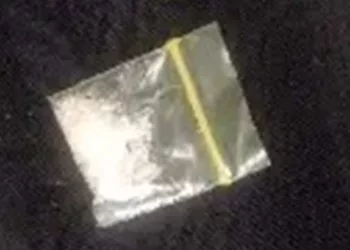 Los dos jóvenes intentaron escapar de los policías; fueron interceptados con dosis de droga.