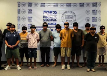 Los once detenidos comenzaron las diligencias con sus abogados defensores tras los fuertes decomisos de armamento, drogas y equipo táctico en Juchitán.