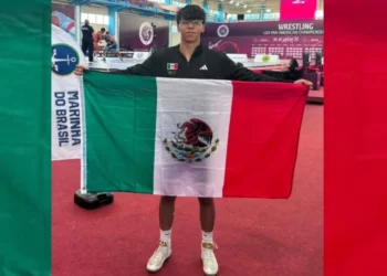 Con apenas 17 años, derrota a cuatro países y se convierte en el mejor luchador de América