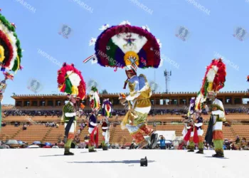 Foto: Rubén Morales // La Danza de la Pluma de una de las delegaciones de Valles Centrales.