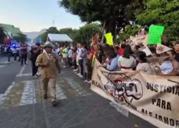 Foto: Redes sociales // La manifestación pacífica de familiares y ciudadanos que el gobernador calificó como “provocación”.